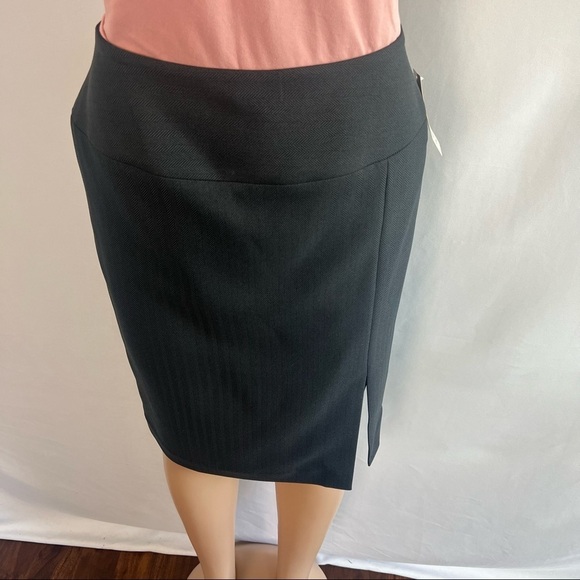 3/$25🌸 Levine Classics Black Pencil Skirt - Picture 4 of 7